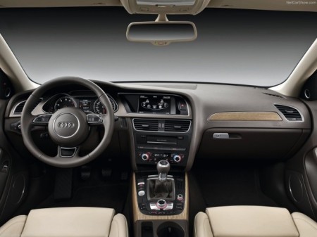 Audi A4: салон