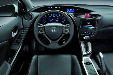 Honda Civic 5D: салон