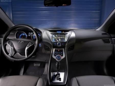 Hyundai Elantra 5 2014: салон