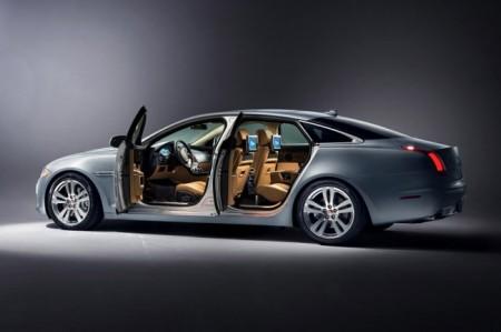 Jaguar XJ 2014: открытые двери