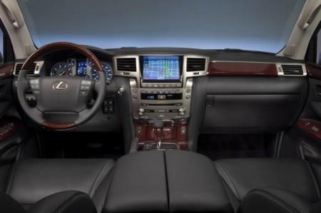 Lexus LX 570: салон