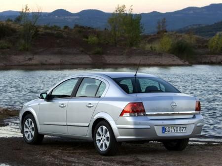Opel Astra H (Family): вид сзади