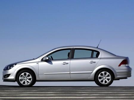 Opel Astra H (Family): вид сбоку