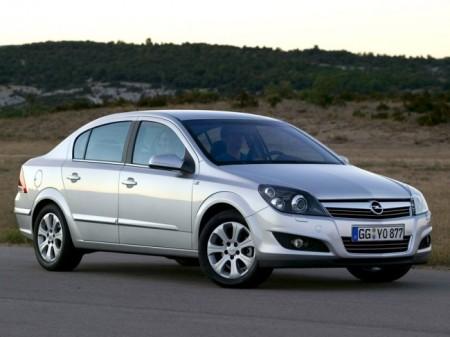Opel Astra H (Family): вид спереди