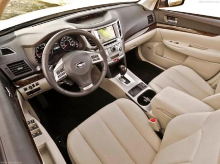 Subaru Legacy 5 (2013): салон