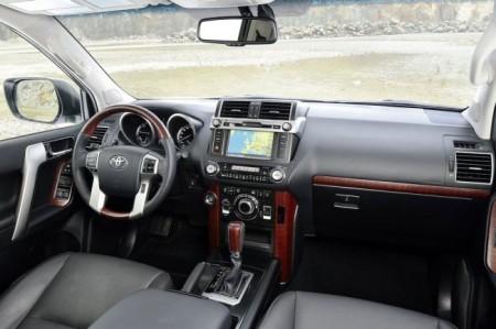 Toyota Land Cruiser Prado 150: салон
