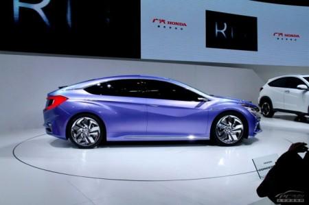 Honda Concept B: вид сбоку