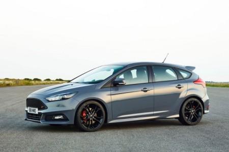 Ford Focus ST 2015: вид сбоку