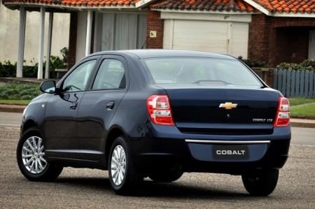 Chevrolet Cobalt 2: вид сзади