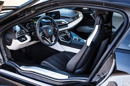 BMW i8: салон