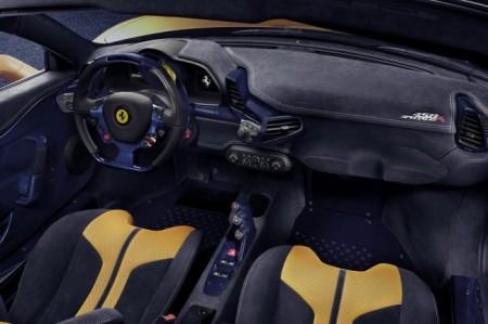 Ferrari 458 Speciale A салон