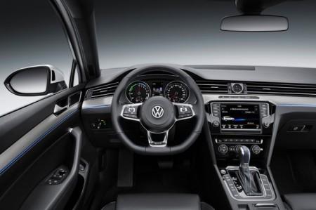 VW Passat B8 GTE салон
