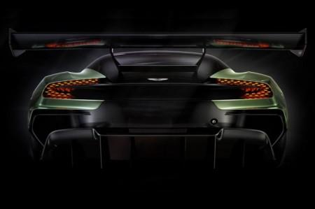 Aston Martin Vulcan вид сзади