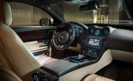 салон Jaguar XJ 2016