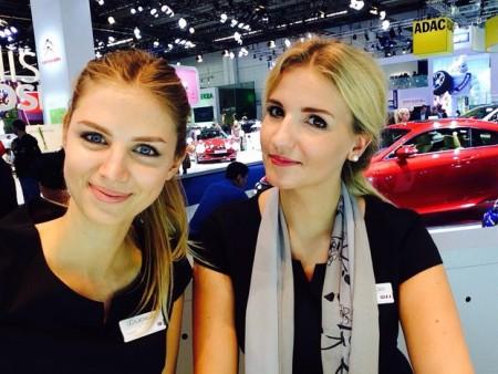 представительницы компаний на автосалоне во Франкфурте 2015
