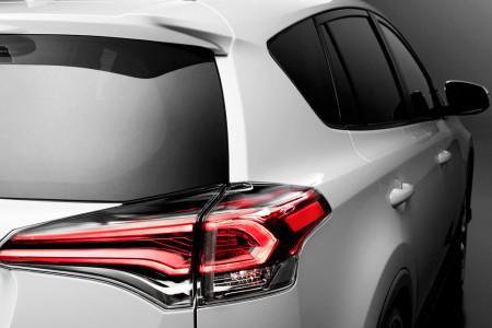 задние фонари обновленного Toyota RAV4 2016