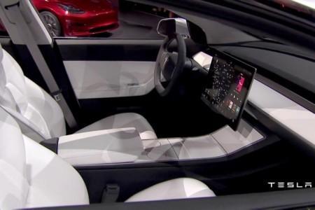 салон Tesla Model 3