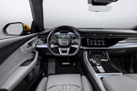 Audi Q8 - салон
