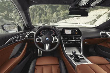 BMW 8-Series - салон