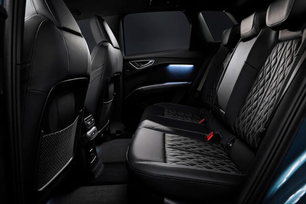 Audi Q4 e-tron - салон